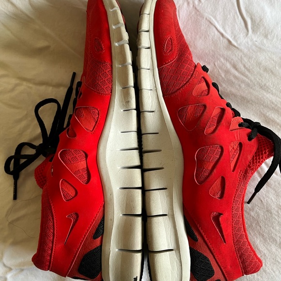 👟🌺Nike sneakers in red, black and white - Picture 5 of 9